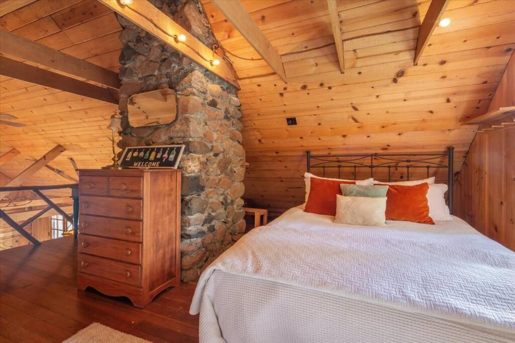 Coziest Cabin In Tahoe W Stone Fireplace Comfy Beds Close To Slopes & Lake Carnelian Bay Экстерьер фото